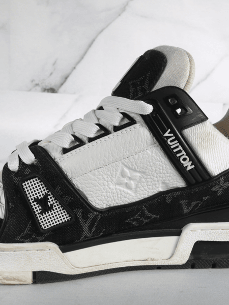 Tênis Louis Vuitton Trainer Preto | Zivē Club