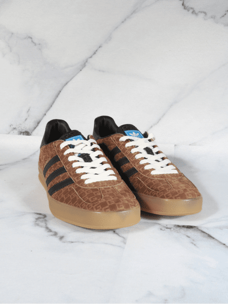 Tênis Gucci x Adidas Gazelle GG Marrom | Zivē Club