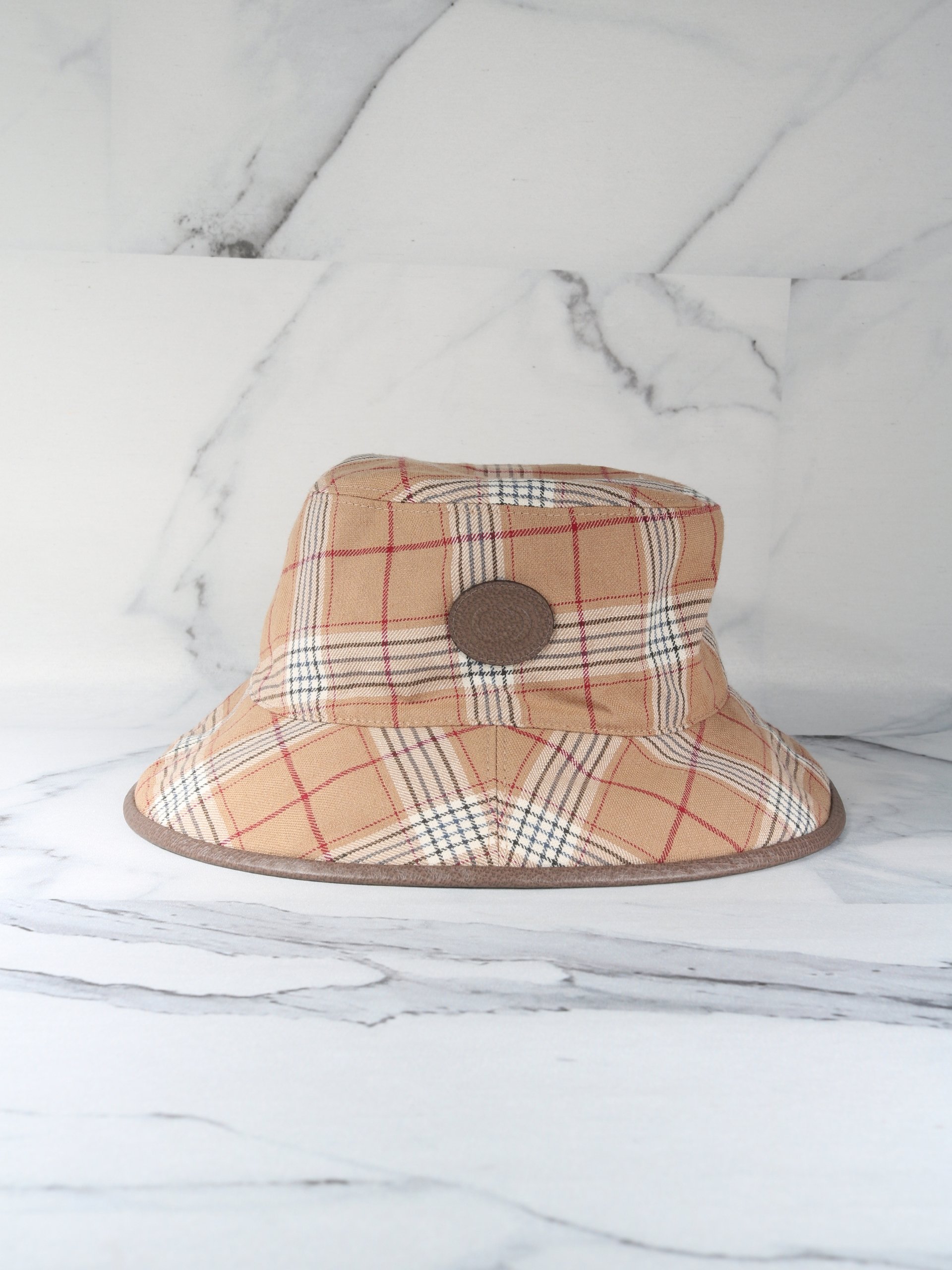 Bucket Gucci Dupla Face GG Monogram e Xadrez | Zivē Club
