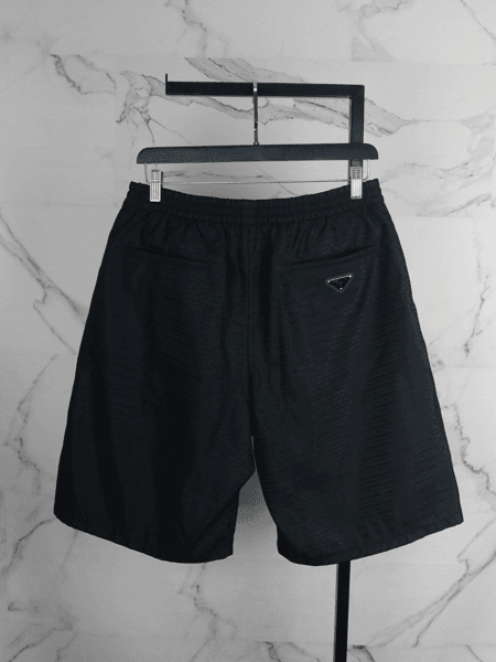 Bermuda Prada Re-Nylon Logo Stripe Preta | Zivē Club