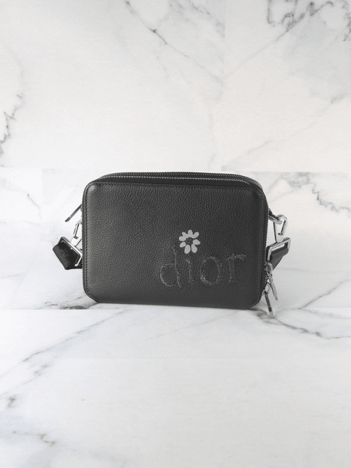 ら*送様 Christian Dior bolsa-dior-x-erl-pouch-logo-