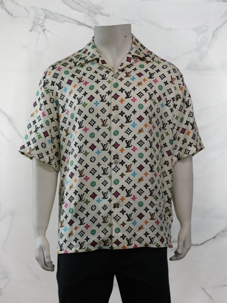 Camisa Louis Vuitton by Tyler the Creator Monogram Print Zivē Club Camisa Louis Vuitton by Tyler the Creator Monogram Print Zivē Club