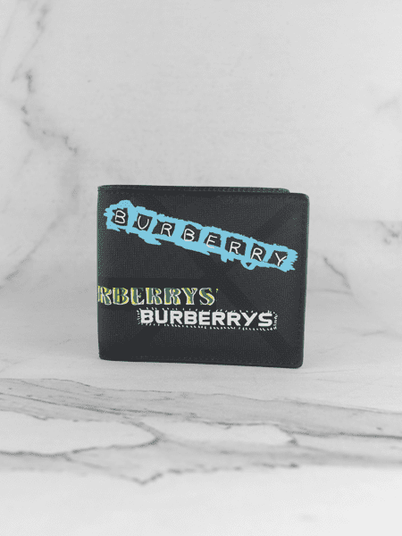 Carteira Burberry Graffiti Print Preta Zivē Club