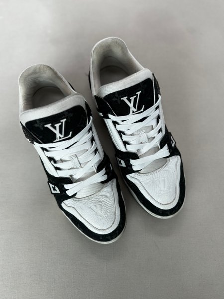 Tênis Louis Vuitton Trainer Preto | Zivē Club