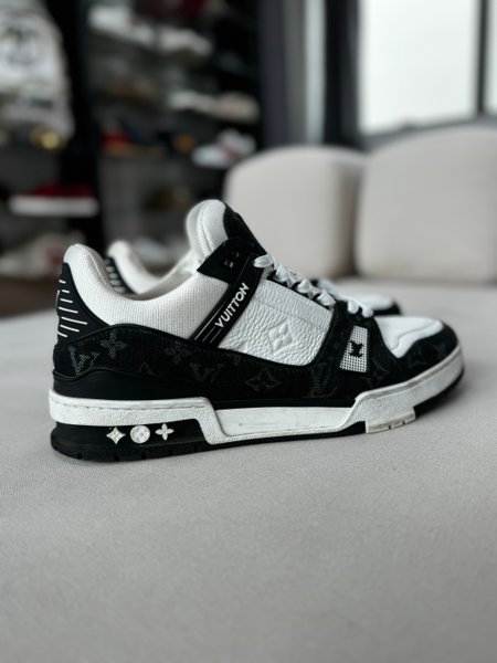 ¥36000→33000 Louis Vuitton スニーカー Tênis Louis Vuitton Trainer Preto | Zivē Club