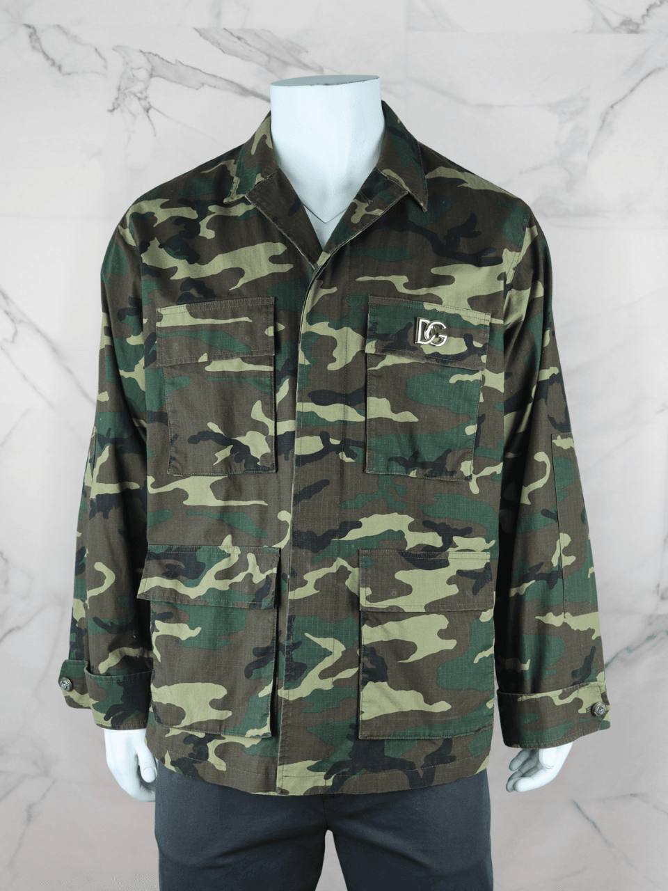 Jaqueta Dolce & Gabbana DG Logo Camouflage Verde | Zivē Club