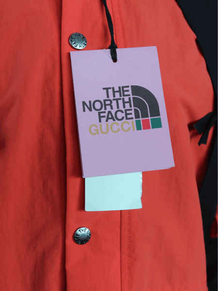 Jaqueta Gucci x The North Face Corta-Vento Vermelho e Preto | Zivē