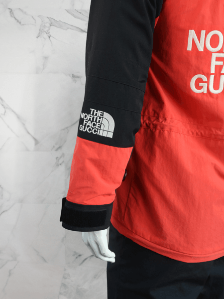 Jaqueta Gucci x The North Face Corta-Vento Vermelho e Preto | Zivē