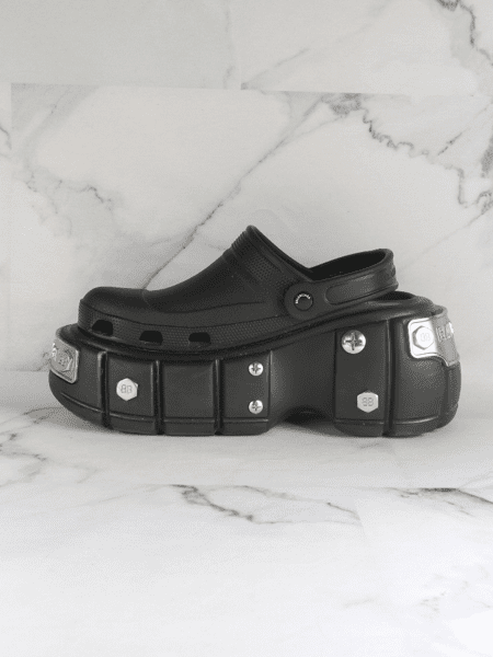 Sandália Crocs x Balenciaga Hardcrocs Preta | Zivē Club