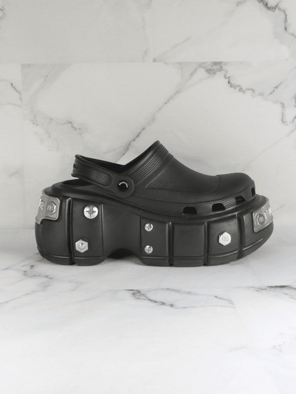 Sandália Crocs x Balenciaga Hardcrocs Preta | Zivē Club Sandália Crocs x Balenciaga Hardcrocs Preta | Zivē Club