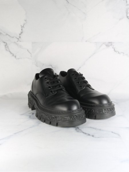 Sapato Louis Vuitton Derby Baroque Preto | Zivē Club