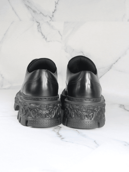 Sapato Louis Vuitton Derby Baroque Preto | Zivē Club