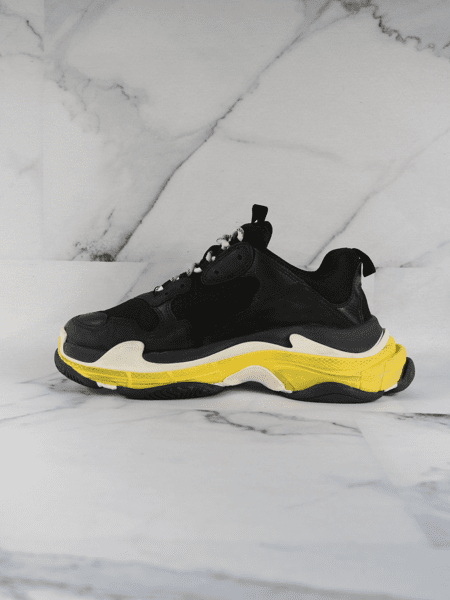 O que e sales balenciaga