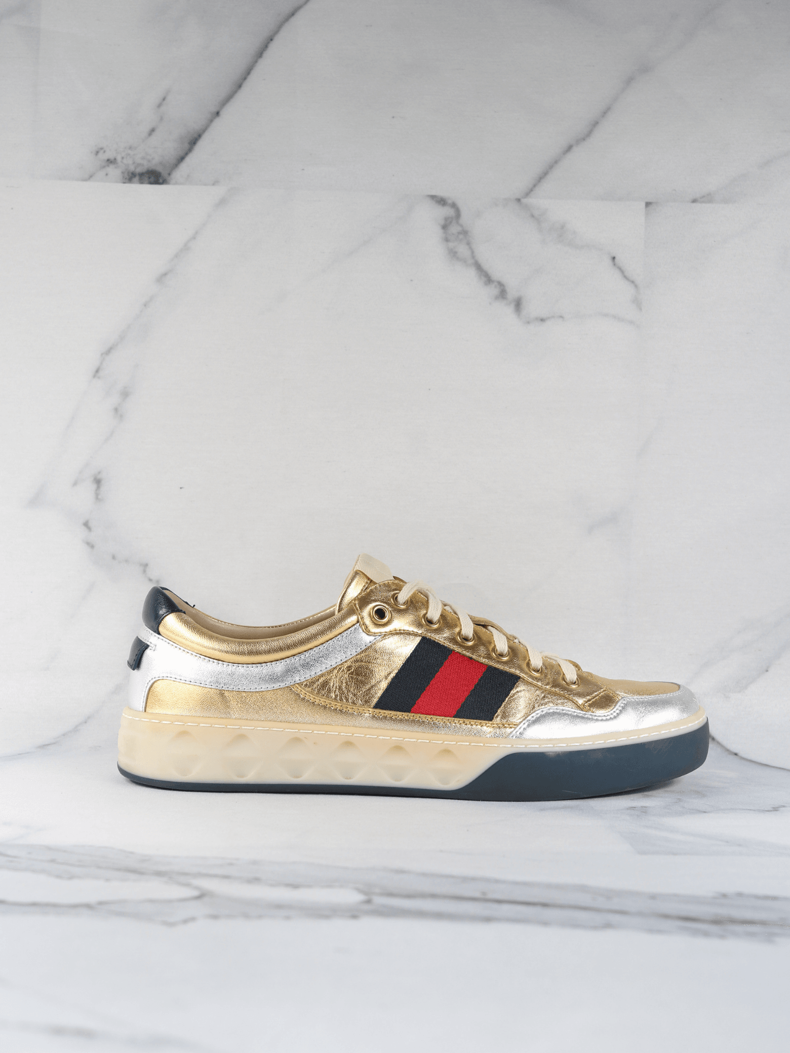 GUCCI ゴールド Tênis Gucci Gold Metallic Vermelho e Marinho | Zivē Club