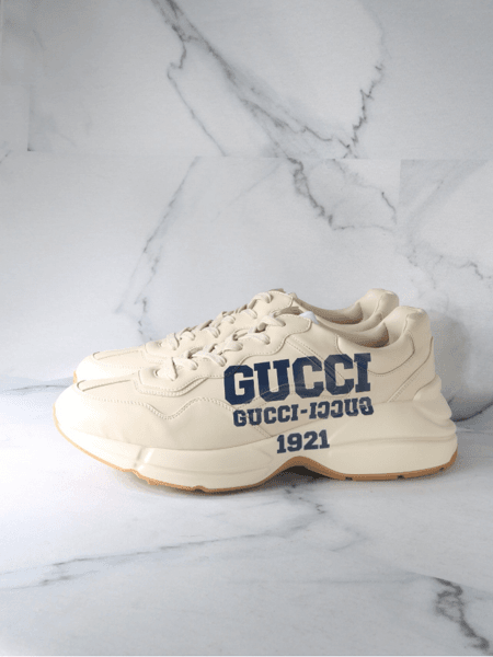 GUCCI スニーカー25センチ Tênis Gucci Rhyton 25 Logo Bege | Zivē Club