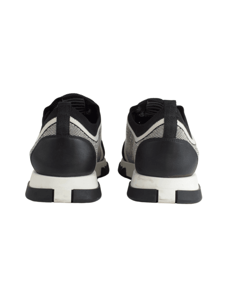 HERMES
エルメス
トップス
ショート丈 Tênis Hermès Addict Preto e Branco | Zivē Club
