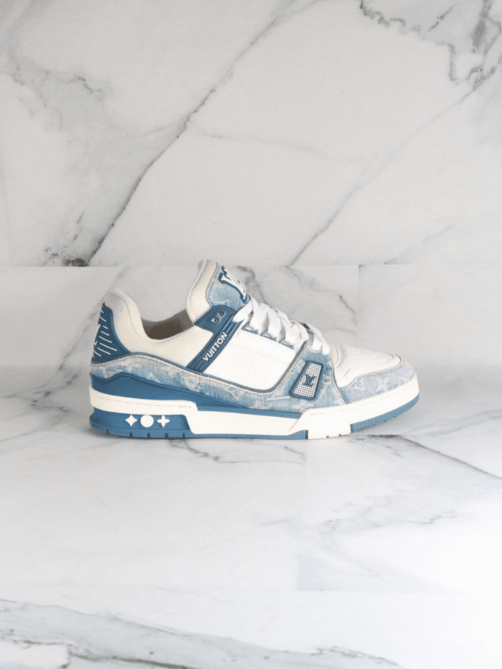 Tênis Louis Vuitton LV Trainer Monogram Azul | Zivē Club Tênis Louis Vuitton LV Trainer Monogram Azul | Zivē Club