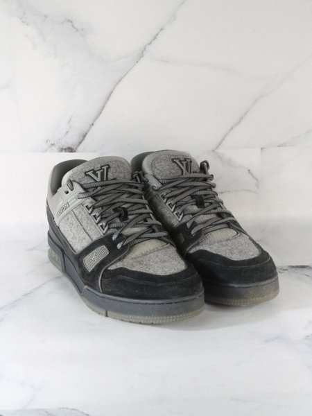 Tênis Louis Vuitton Trainer Suede Cinza e Preto | Zivē Club