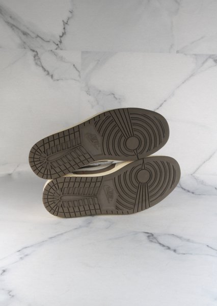 Tênis Nike x Travis Scott Tênis Air Jordan 1 Low OG Reverse Mocha