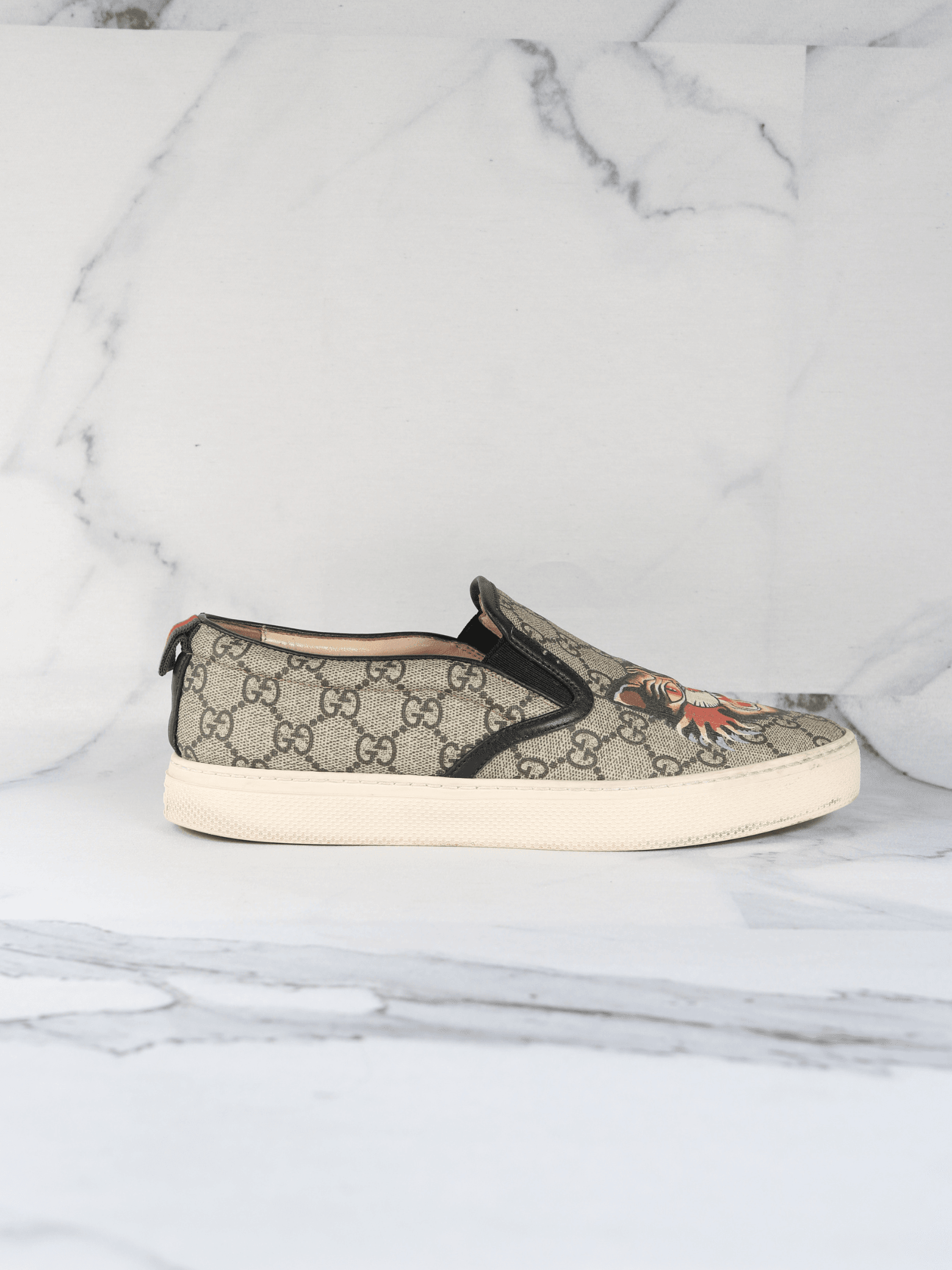 Tênis Slip On Gucci Angry Cat GG Monogram | Zivē Club