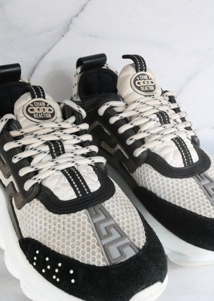 Tênis Versace Chain Reaction Preto e Branco | Zivē Club