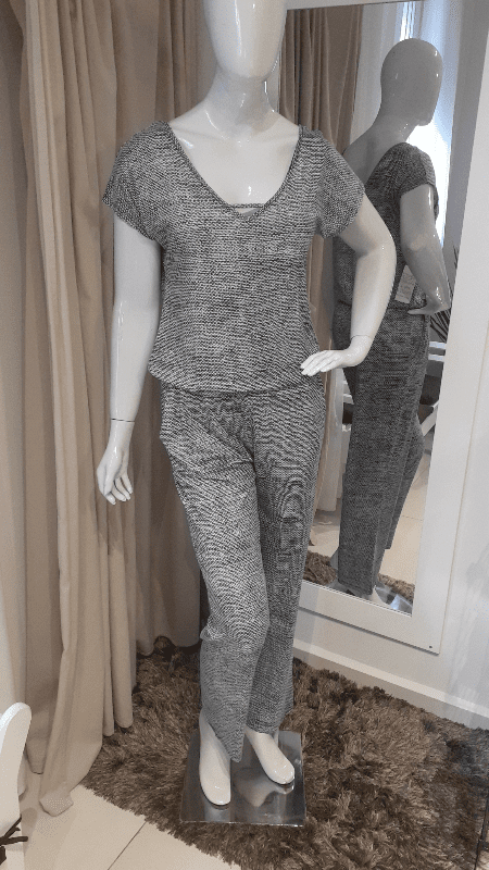 Macac o Decote V Em Viscolycra. Moda