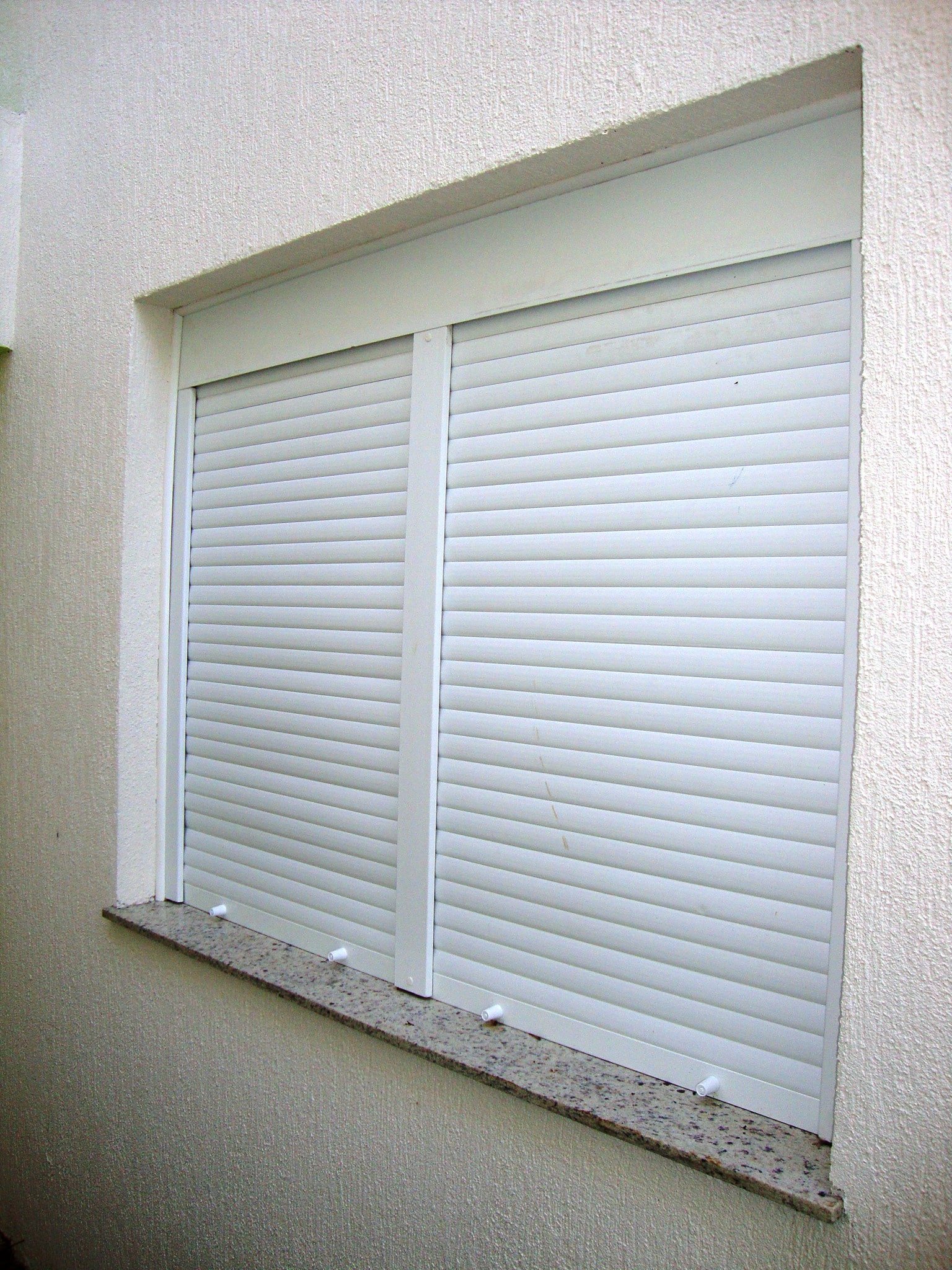 Janela Com Persianas PVC Branco Esquadrias Juchem janela-com-persianas-pvc-branco-esquadrias-juchem