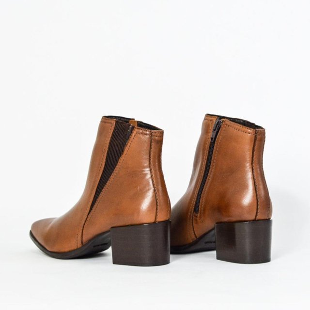 Bota caramelo hot sale bico fino