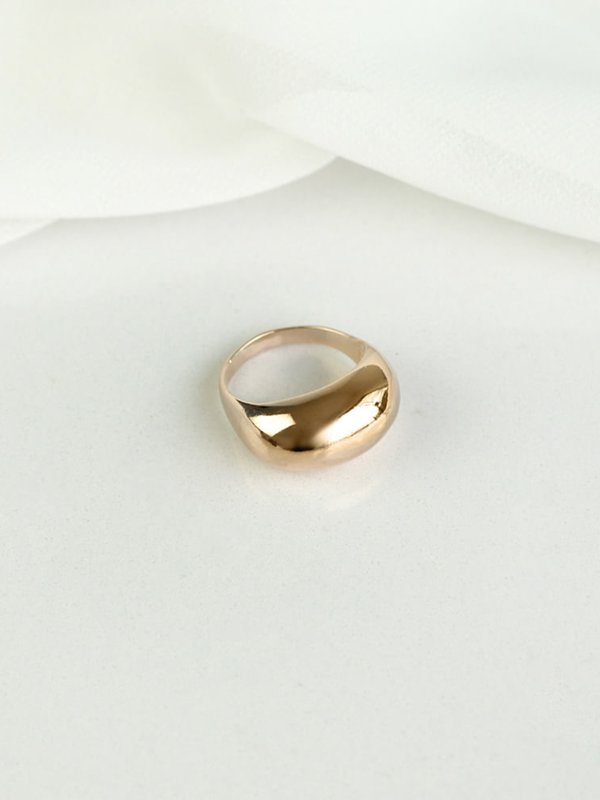 anel-abaulado-com-topo-medio-folheado-em-ouro-18k-02-francisca-joias