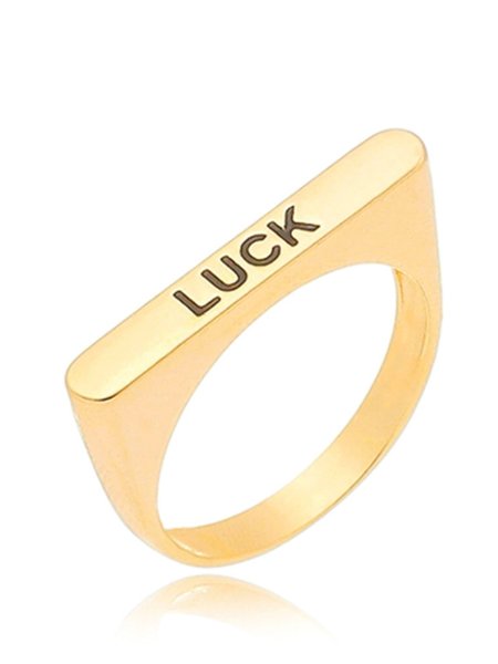 Anel com Chapa Lisa “Luck” folheado em ouro 18k
