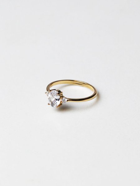 anel-minimalista-com-zirconia-oval-central-folheado-em-ouro-18k-01-francisca-joias
