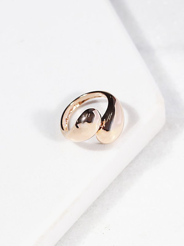 anel-regulavel-com-design-sofisticado-folheado-em-ouro-18k-03-francisca