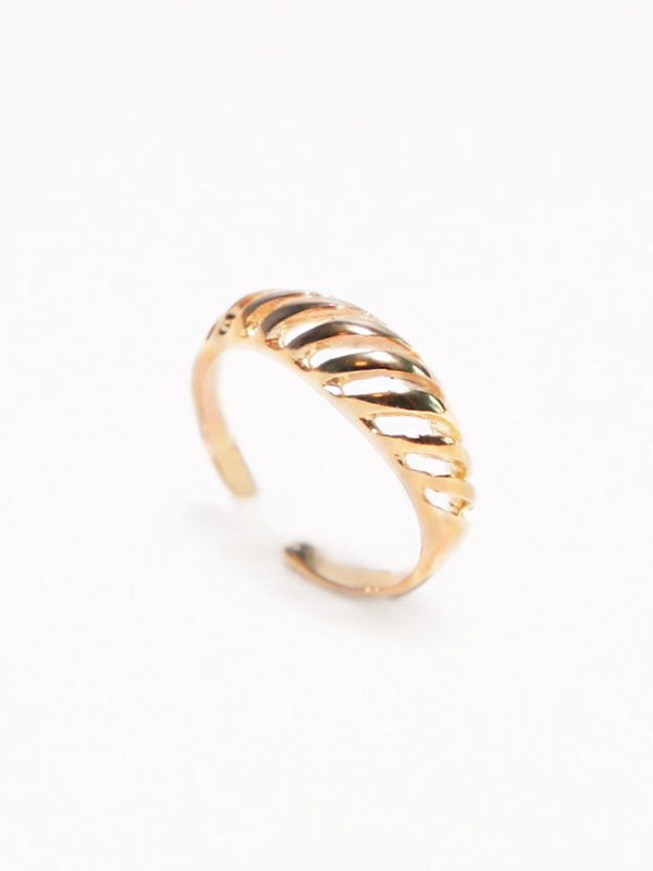 anel-regulavel-delicado-com-design-vazado-folheado-em-ouro-18k-03-francisca-joias