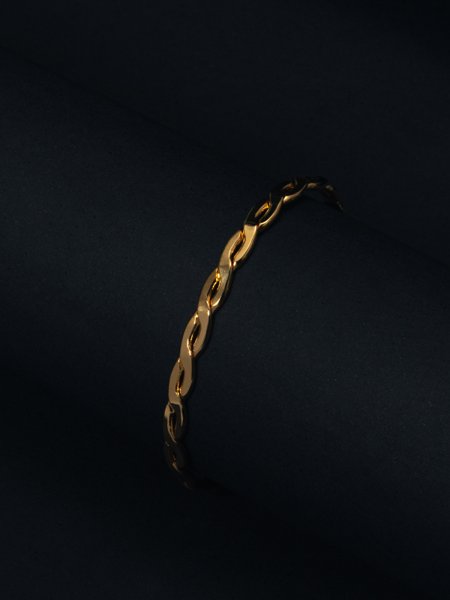 Bracelete com Design Entrelaçado Vazado folheado em ouro 18k