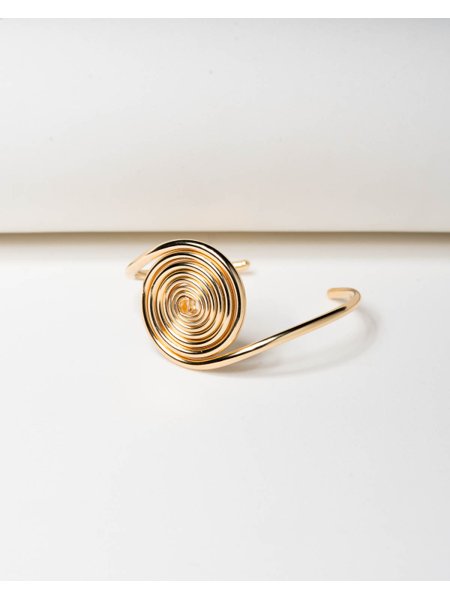 Bracelete com Design Espiral folheado em ouro 18k