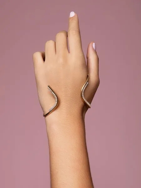 bracelete-hand-palm-cravejado-regulavel-folheado-em-ouro-18k-01-francisca-1