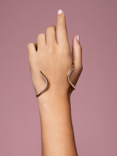 bracelete-hand-palm-cravejado-regulavel-folheado-em-ouro-18k-01-francisca-1