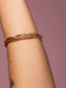 bracelete-trancado-regulavel-folheado-em-ouro-18k-02-francisca
