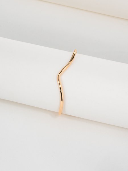 Bracelete Tubo em V Liso Regulável folheado em ouro 18k