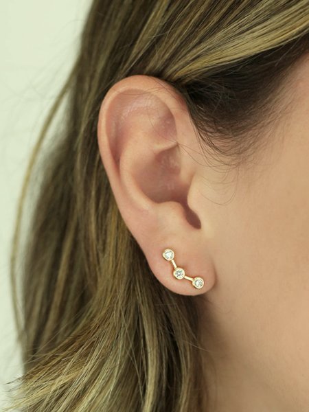 Brinco Ear Cuff Micro com Pontos de Zircônias folheado em ouro 18k