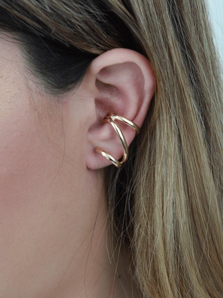 Brinco Ear Hook Grande com Design Inovador folheado em ouro 18k