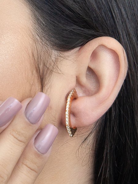 Brinco Ear Hook Lapidado com Zircônias folheado em ouro 18k