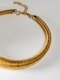 choker-com-design-de-mola-texturizada-folheado-em-ouro-18k-02-francisca