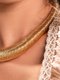 choker-com-design-de-mola-texturizada-folheado-em-ouro-18k-03-francisca