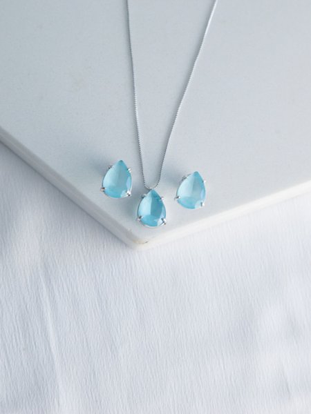 Conjunto de colar e brincos de gota com pedra azul folheado em ródio branco