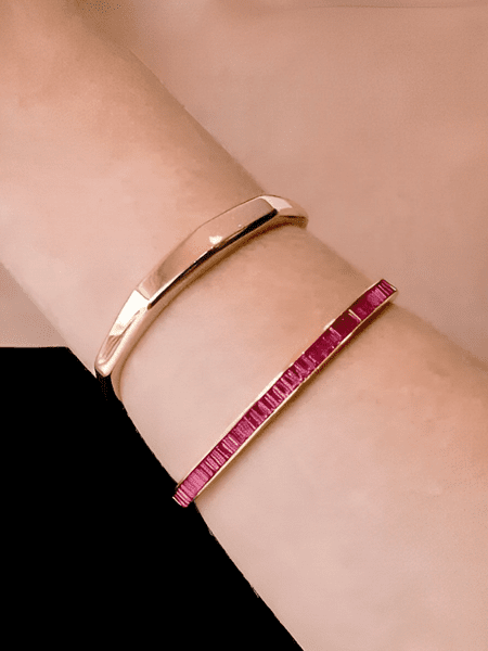 mix-de-braceletes-com-zirconias-rosas-e-design-geometrico-folheado-em-ouro-18k