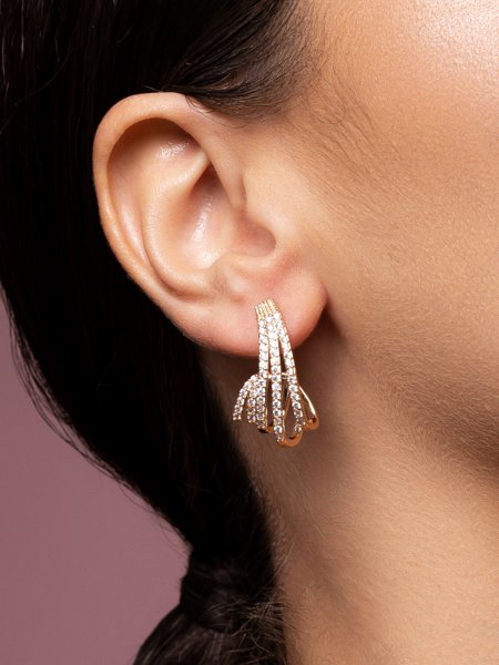 Brinco Ear Hook com Design de Riviera folheado em ouro 18k