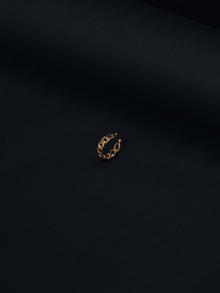 Piercing Pequeno com Design de Elos Groumet folheado em ouro 18k