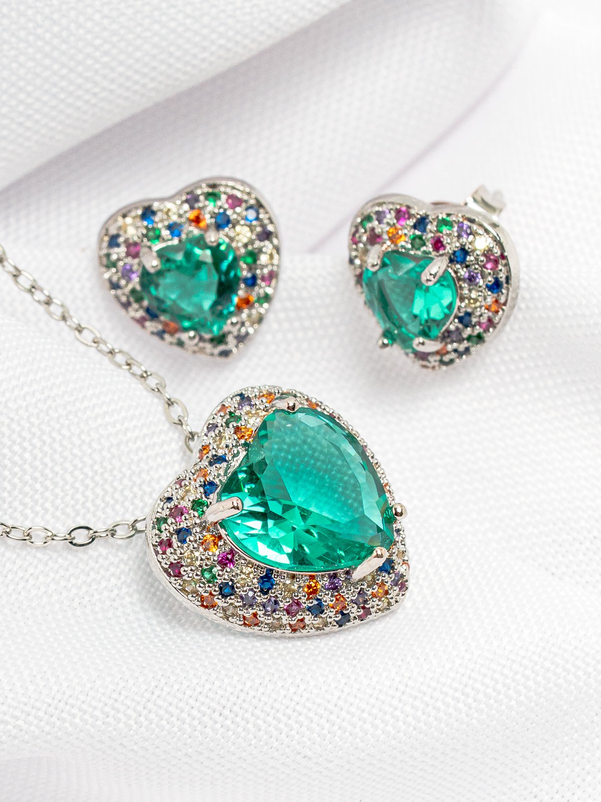 Conjunto de Colar e Brincos Maxi Coração e Base de Zircônias Coloridas ...