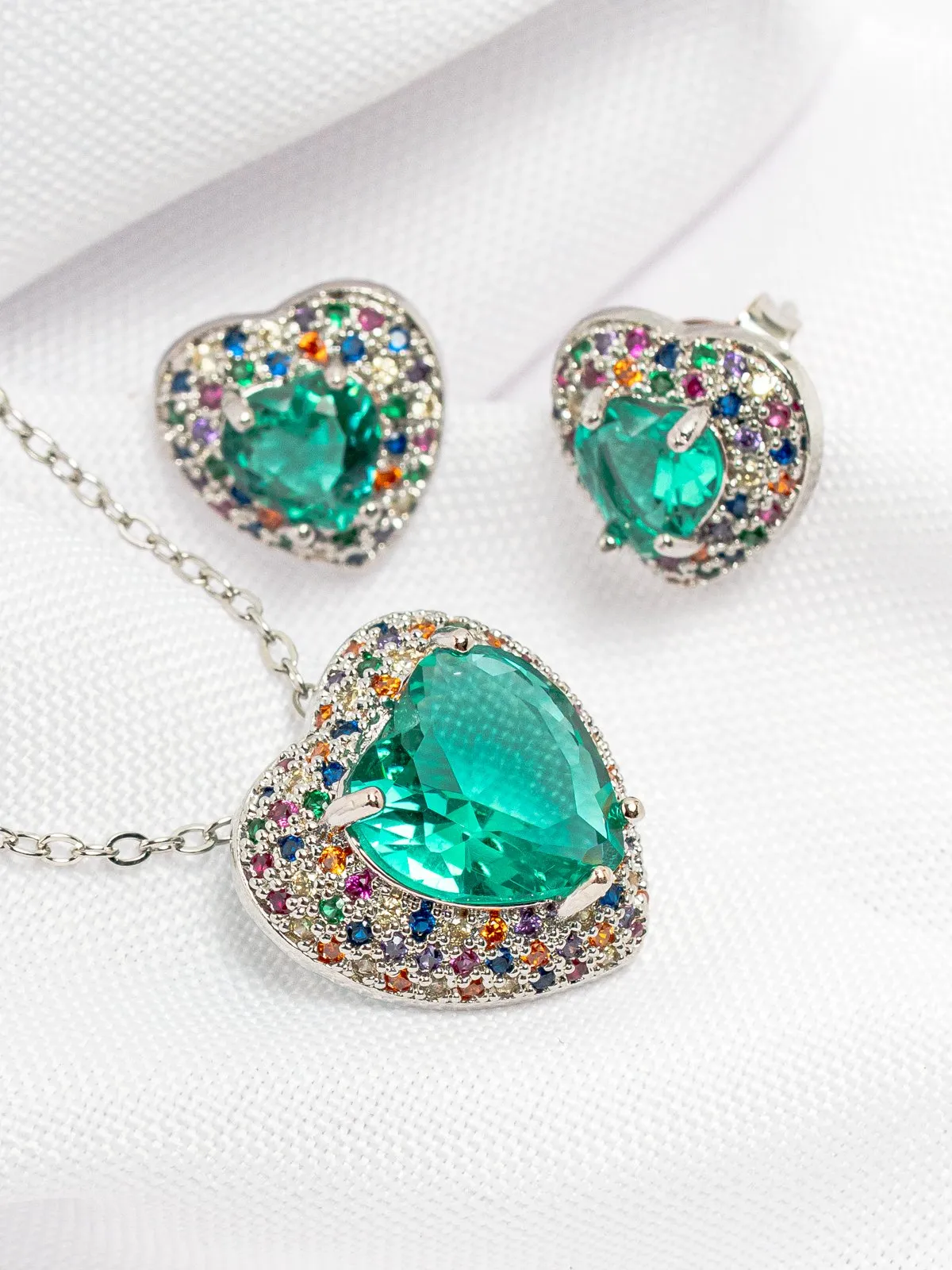 Colar E Sample Conjunto de Colar e Brincos Maxi Coração e Base de Zircônias Coloridas ...